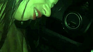 बस चिलिंग करते हुए सफादा स्ट्रेंजर्स को स्ट्रीट पर बेंग करती है, प्योर वाइल्ड ऑर्गी