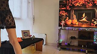 विच को हेलोवीन विजेरी पर पस्सी और माउथ में फक किया गया