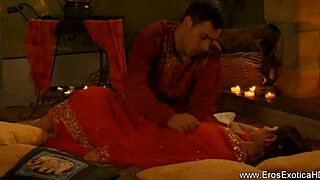 उस एशियन ब्यूटी को वाइल्ड सेक्स प्रेट्ज़ेल में मोड़ा