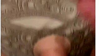 मैं अरेबियन स्नोव्हाइट के साथ बिग डिल्डो से मस्तरबेट करता हूं।