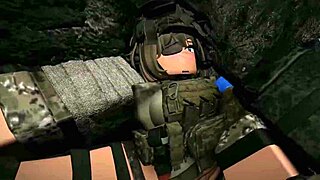 सोल्जर बैटल साउंड ऐनिमेशन के दौरान रफ फकिंग और फेशियल का मजा लेता है