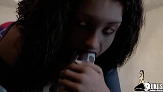 फ्रेकी को-एड्स ह्यूज बीबीसी को स्लर्प और डेवोर करती हैं