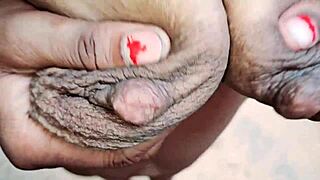 इंडियन विलेज भाभी एमएमएस में पकड़ी गई—वो मॉन्स्टर लंड को अपने बड़े टिट्स से कैसे हैंडल करती है? उसका सारा निगलने का सीक्रेट क्या है?