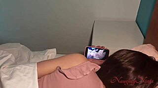 मेरी स्टेप-सिस्टर हेंटाई रोलप्ले में बड़ा लंड राइड करना पसंद करती है।