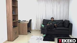 एबी मोंटानो कजिन को काउगर्ल पर चोदती है