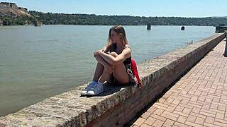 गोरी बड़ी छातियों वाली बेडरूम में गहरा चोदती है, किराए के लिए सेक्स चाहिए