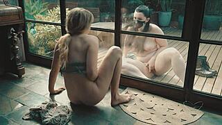 चार्ली फोर्ड को उसकी वेट चूत चाटी जाती है और जोर से मॉन्स करती है