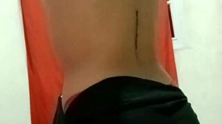 सेलीन, वेट और ईगर, वेबकैम पर कॉक राइड करने को तैयार