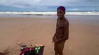 कपल बीच पर वाइल्डली फक करते हैं