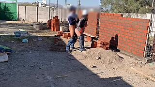 वेनेजुएलन इंजीनियर वर्कर को डॉगीस्टाइल में क्यों चोद रहा है?