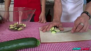 कुकिंग करते हुए अरिस डार्क के परफेक्ट ऐस को फकिंग इतना एमेजिंग है पार्ट 1!