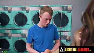 अक्सीडेंटल गैंगबैंग बस्टि मिल्फ्स क्रू शाई मैन को वाइल्ड कमशॉट गैंगबैंग में फक करती है