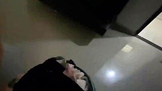 ENCUENTRO SOLA A MI VECINA CON TREMENDO CULAZO LAVANDO ROPA EN SHORT Y ME LA FOLLO POR PERRA