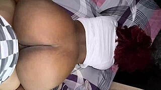 बड़ी टिट्स वाली एबनी रेडहेड जिससे मैं टिंडर पर मिला, चाहती है कि मैं उसकी बड़ी गैंड तोड़ूं।