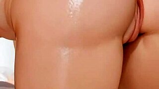 Akari Loves Hard Sex At The Gym!